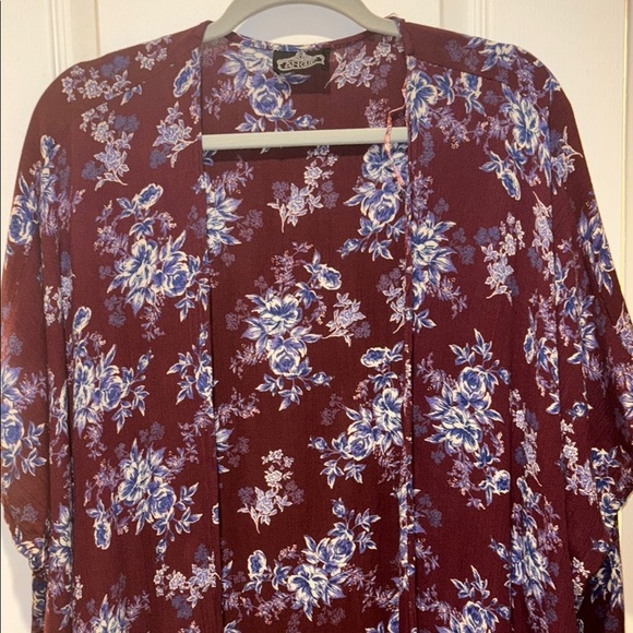 Angie Burgundy and Blue Floral Kimono
Open Front Short Sleeves FITS UP TO XL - Picture 1 of 9